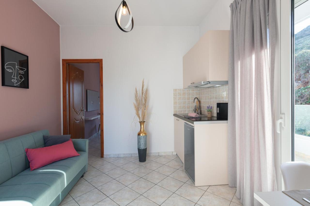 Pietra Di Mare Aparthotel Petres  Ngoại thất bức ảnh