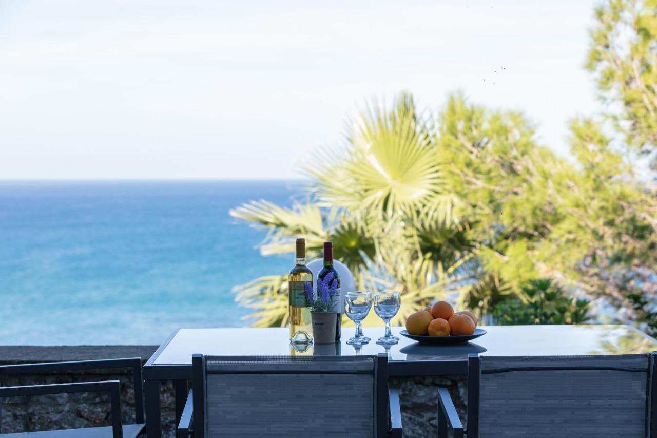 Pietra Di Mare Aparthotel Petres  Ngoại thất bức ảnh